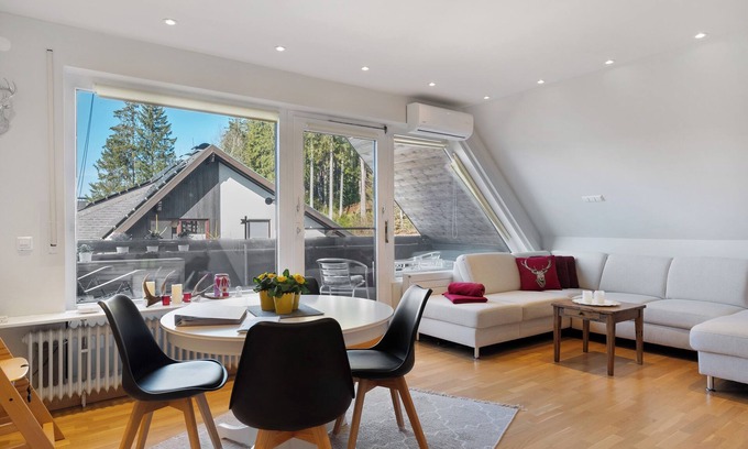 Saig Apartment | Apartment 'Hirschsprung Saig' with Mountain View, Wi-Fi and Air Conditioning