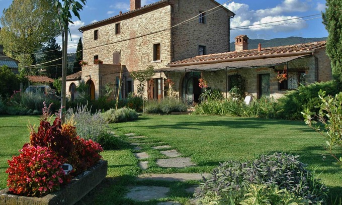 Montalla Apartment | Apartment/house in a Tuscan stonehouse with private swimming pool and garden