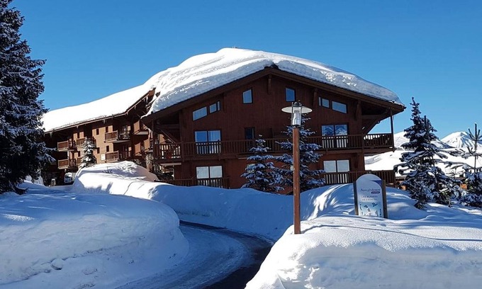 Arc-1800 Apartment | Apartment in Arcs 1800 with direct slope access and spa