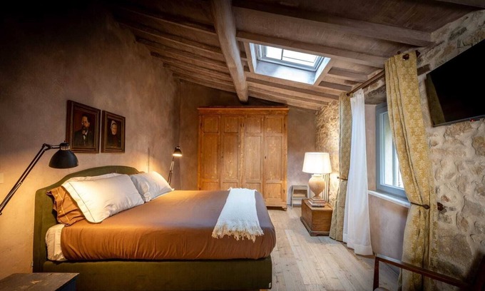 Campiglia d'Orcia Apartment | Apartment 'Il Cassero' with Shared Garden, Wi-Fi and Air Conditioning