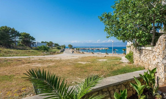 Vir Apartment | Apartment in a quiet area | for 4 persons | 20 m from beach
