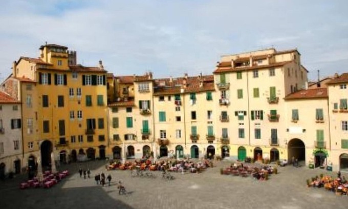 Lucca Historical Center Apartment | Apartment in Amphiteatre Square inside the Walls