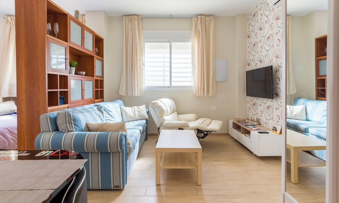 Carretera de Cadiz House | Apartment in Avenida de Europa in Malaga with private parking space.