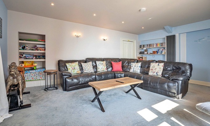Beaumaris Apartment | Apartment in Beaumaris with Snowdonia Views