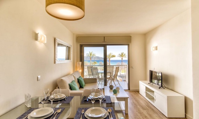 Sant Llorenc des Cardassar Apartment | APARTMENT IN CALA MILLOR, Modern, DIRECTLY ON THE BEACH, SEAVIEW, Wifi Incl, up to 4 pers.