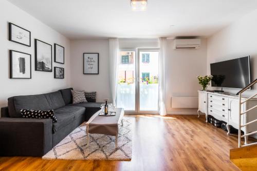 Split Apartment | Apartment In Centre For 6