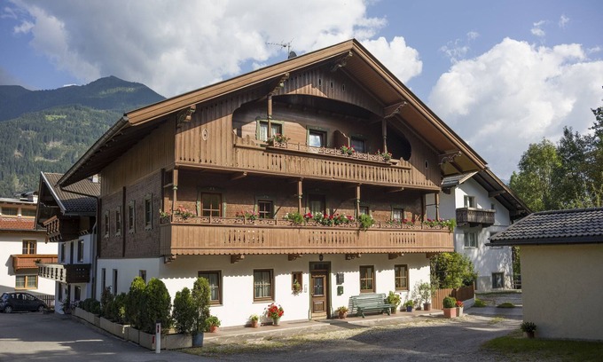 Fuegen Apartment | Apartment in Fügen near Hochzillertal Skiing
