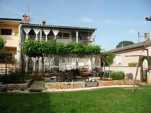 Fazana Apartment | Apartment in Fažana with terrace, air conditioning, WiFi, washing machine (4957-1)
