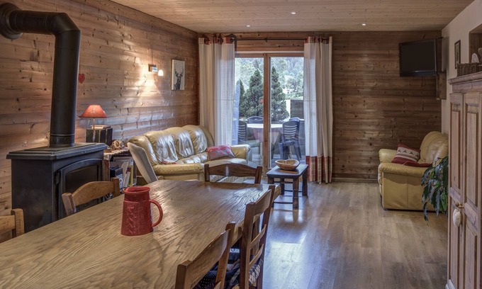 Saint-Jean-de-Sixt Apartment | Apartment in chalet less than 5 minutes from La Clusaz
