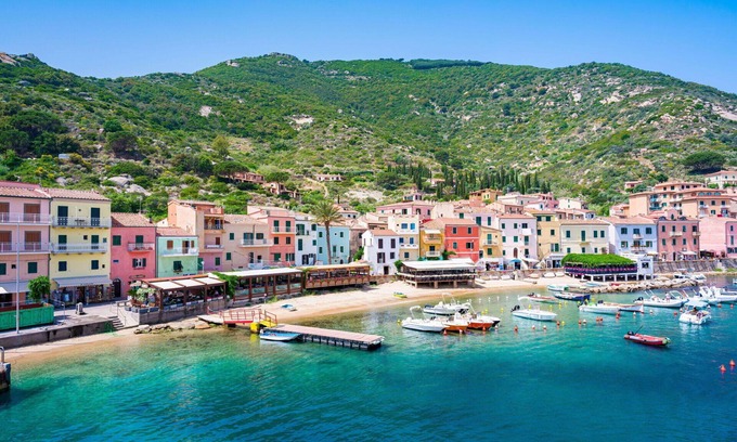 Giglio Porto Apartment | Apartment in Giglio Porto with 2 bedrooms sleeps 6
