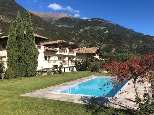 Coldrano Apartment | Apartment in Goldrain with Pool & Mountain Views