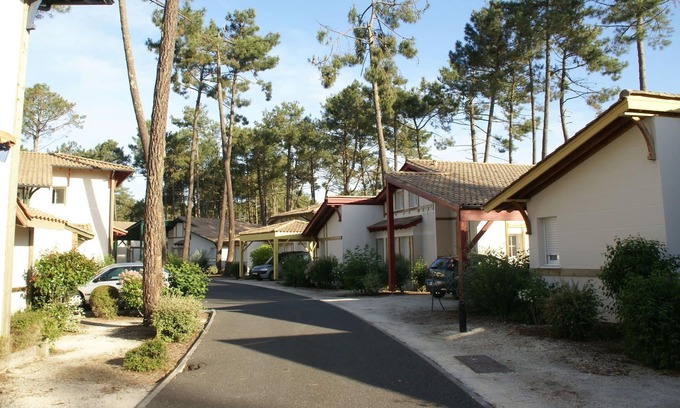 Gujan-Mestras Apartment | Apartment in greens, 6 km. from Gujan-Mestras