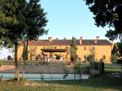 Collesalvetti House | Apartment in Guasticce with shared pool