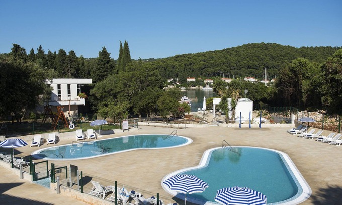 Cove Tri Zala (Zrnovo) Apartment | Apartment in Korculla with pool