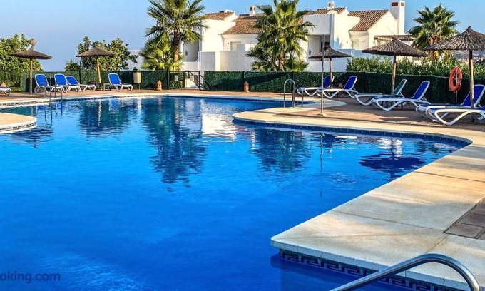 Ojen Apartment | Apartment in La Mairena