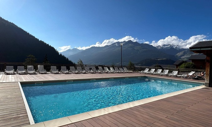 Valfrejus Apartment | Apartment in Modane with Ski Slope Access
