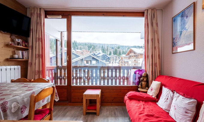 Les Esserts Apartment | Apartment in Morillon near Ski Slopes