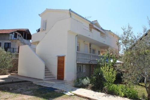 Pirovac Apartment | Apartment in Pirovac with Terrace, Air condition, WIFI, Washing machine (4793-1)