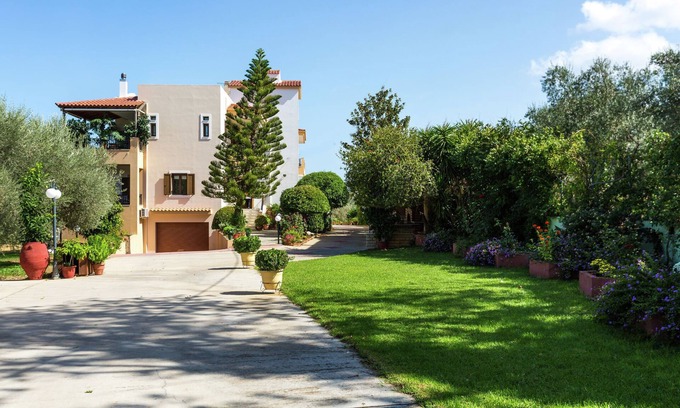 Prines Apartment | Apartment in Prines with Garden & BBQ
