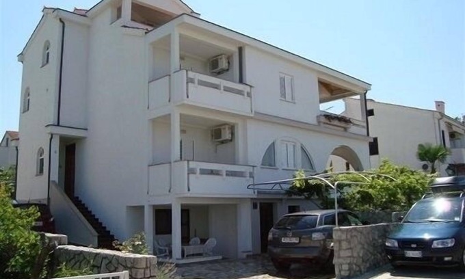 Omisalj Apartment | Apartment in Punat with Terrace, Air condition, WIFI, Washing machine (3829-3)