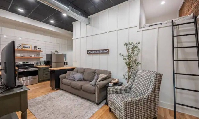 Goodhue Apartment | Apartment in Refurbished bldg w/Gym access