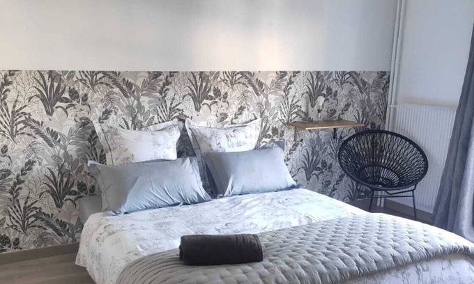 Blois Apartment | Apartment in residence with free private parking in the city center of Blois.