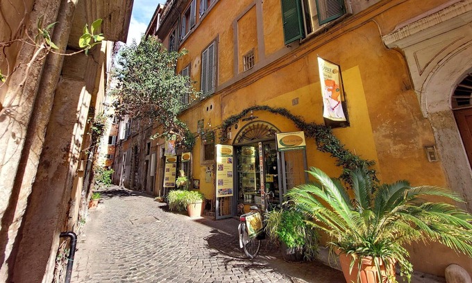 Rione VIII Sant'Eustachio Apartment | Apartment in Rome with 1 bedrooms sleeps 4