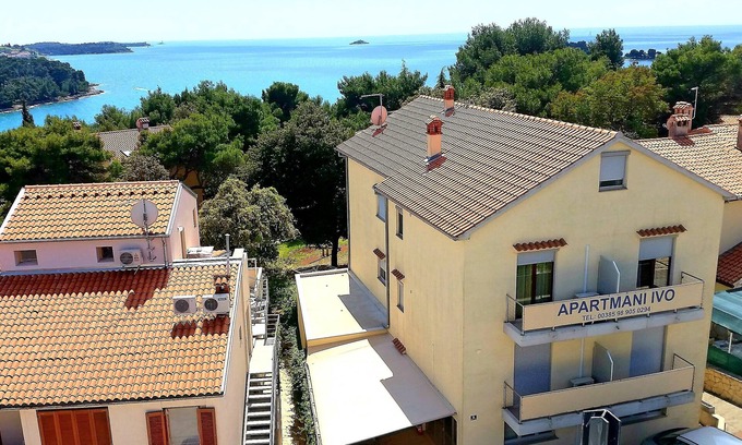 Borik Apartment | Apartment in Rovinj (Borik) quiet location - 150m from the beach - air conditioning - balcony