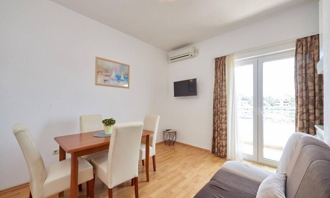 Seget Vranjica Apartment | Apartment in Seget Vranjica with Seaview, Balcony, Air condition, WIFI (5052-3)