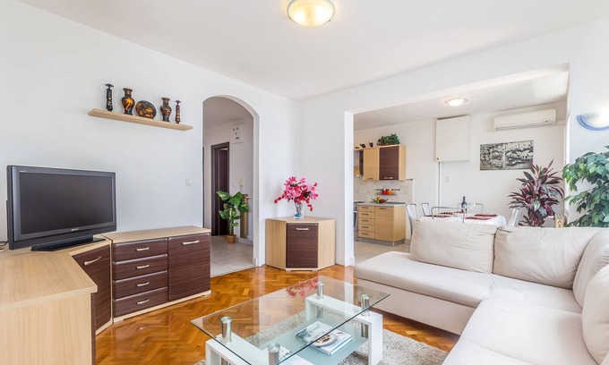 Sarsoni Apartment | Apartment in the 8th floor with Sea view