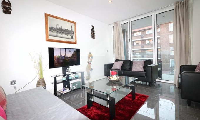Shadwell Apartment | Apartment in Tower Bridge