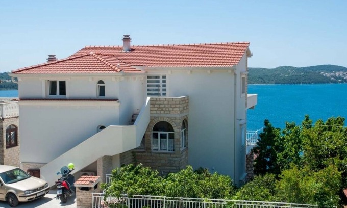 Trogir Apartment | Apartment in Trogir with Seaview, Terrace, Air condition, WIFI (3459-2)