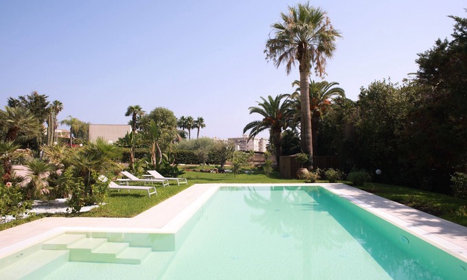 Grottasanta Apartment | Apartment in Villa with garden Light Blue