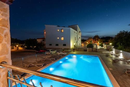 Vinisce Apartment | Apartment in Vinišce with Balcony, Air condition, WIFI, Washing machine (4753-3)