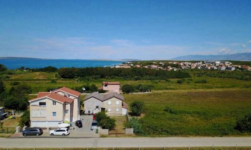 Vrsi Apartment | Apartment in Vrsi with Balcony, Air conditioning, Wi-Fi (4824-6)