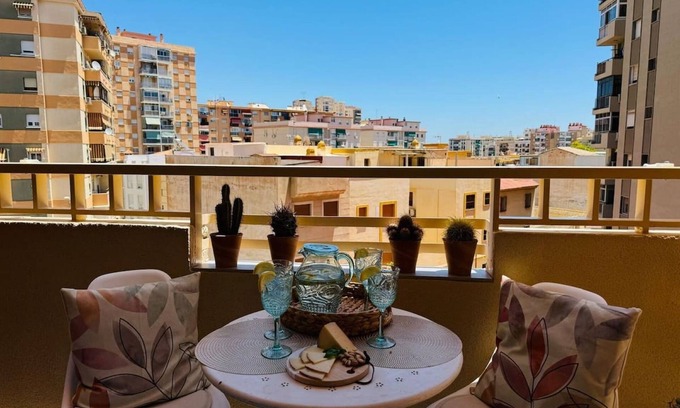 Cruz de Humilladero Apartment | Apartment 'Increíble Piso Cerca Centro' with Private Terrace, Wi-Fi and Air Conditioning