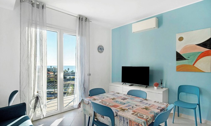 Albenga Apartment | Apartment 'Iris' with Sea View, Private Terrace and Air Conditioning