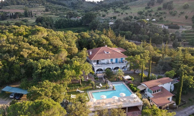Campiglia Marittima Apartment | Apartment in Residence by the sea set in a amazing Park