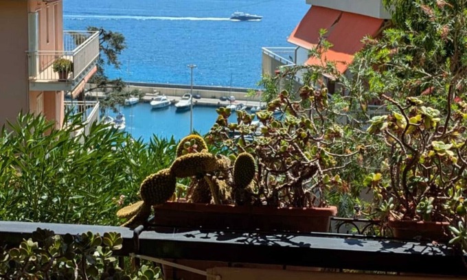 Cavi Apartment | Apartment 'Casa Armonia' with Sea View, Wi-Fi and Air Conditioning