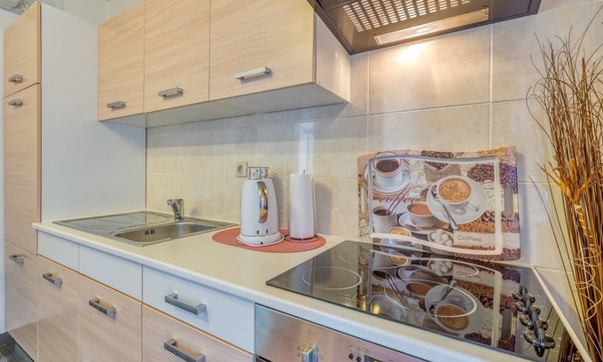 Cancini Apartment | Apartment Kardumovic No.2 Brown with Garden View