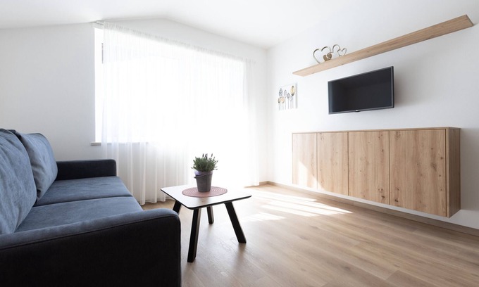 Rifiano Apartment | Apartment "Kleon 4" with Mountain View, Shared Pool & Wi-Fi