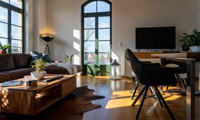 Mockern Apartment | Apartment 'König Albert Residenz' with Private Terrace, Balcony and Wi-Fi