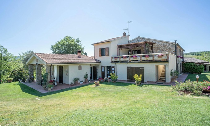 Magliano in Toscana Other | Apartment La Quercia with Mountain View, Terrace, Shared Pool & Wi-Fi