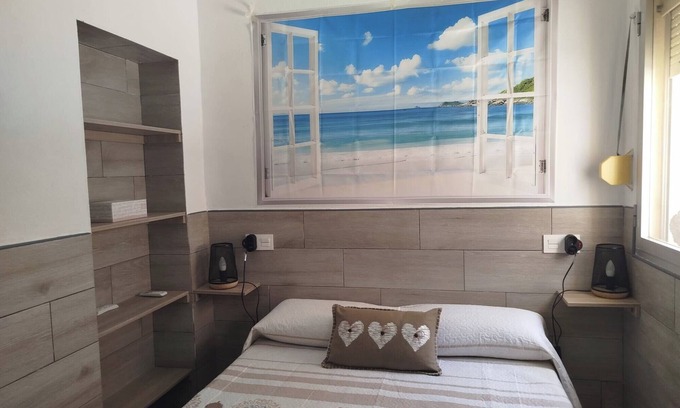 Almeria Apartment | Apartment 'La Caprichosa' with Wi-Fi and Air Conditioning