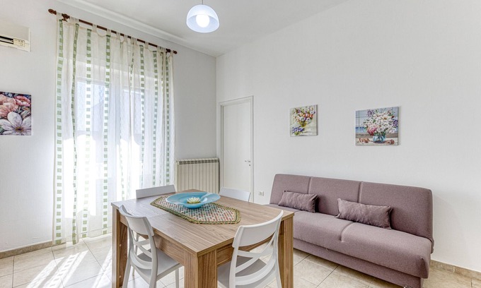 Taviano Apartment | Apartment 'La Dimora Di Donato' with Balcony, Wi-Fi and Air Conditioning