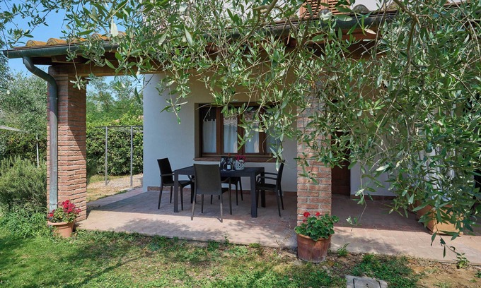 Gavorrano Apartment | Apartment 'Le Sugherine - Pozzo' with Shared Pool, Wi-Fi and Air Conditioning