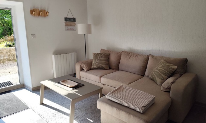 Paroisse Notre-Dame Apartment | Apartment 'Le Maé' with Wi-Fi