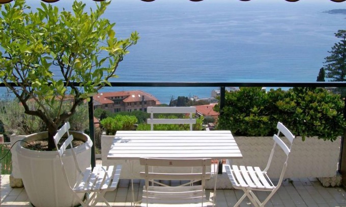 Ospedaletti Apartment | Apartment Le Serre in Ospedaletti - 4 persons, 1 bedrooms