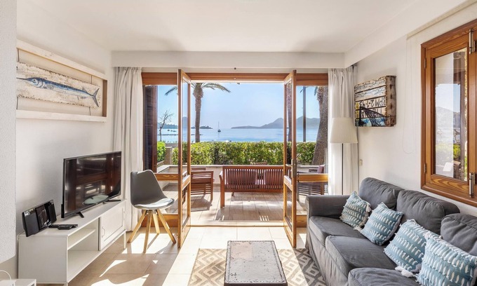 Puerto de Pollensa Apartment | Apartment 'Londres 30' with Sea View, Wi-Fi and Air Conditioning