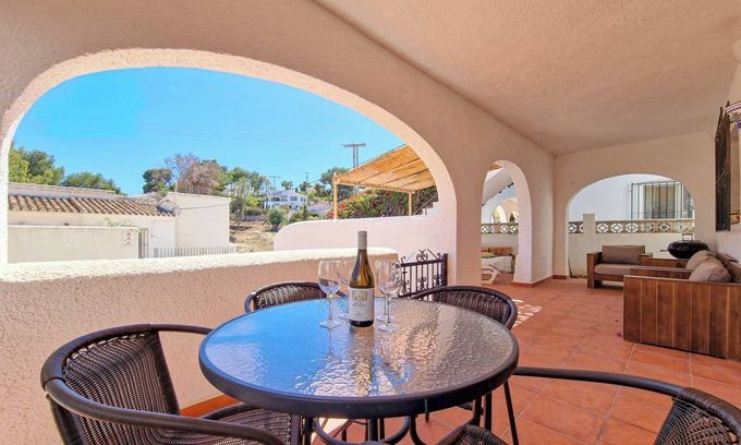 Arnella Apartment | Apartment 'Los Sueños' with Shared Pool, Private Terrace and Wi-Fi